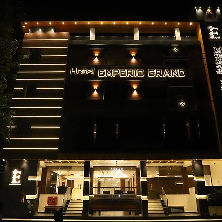 Hotel Emperio Grand Lakhnau Kültér fotó