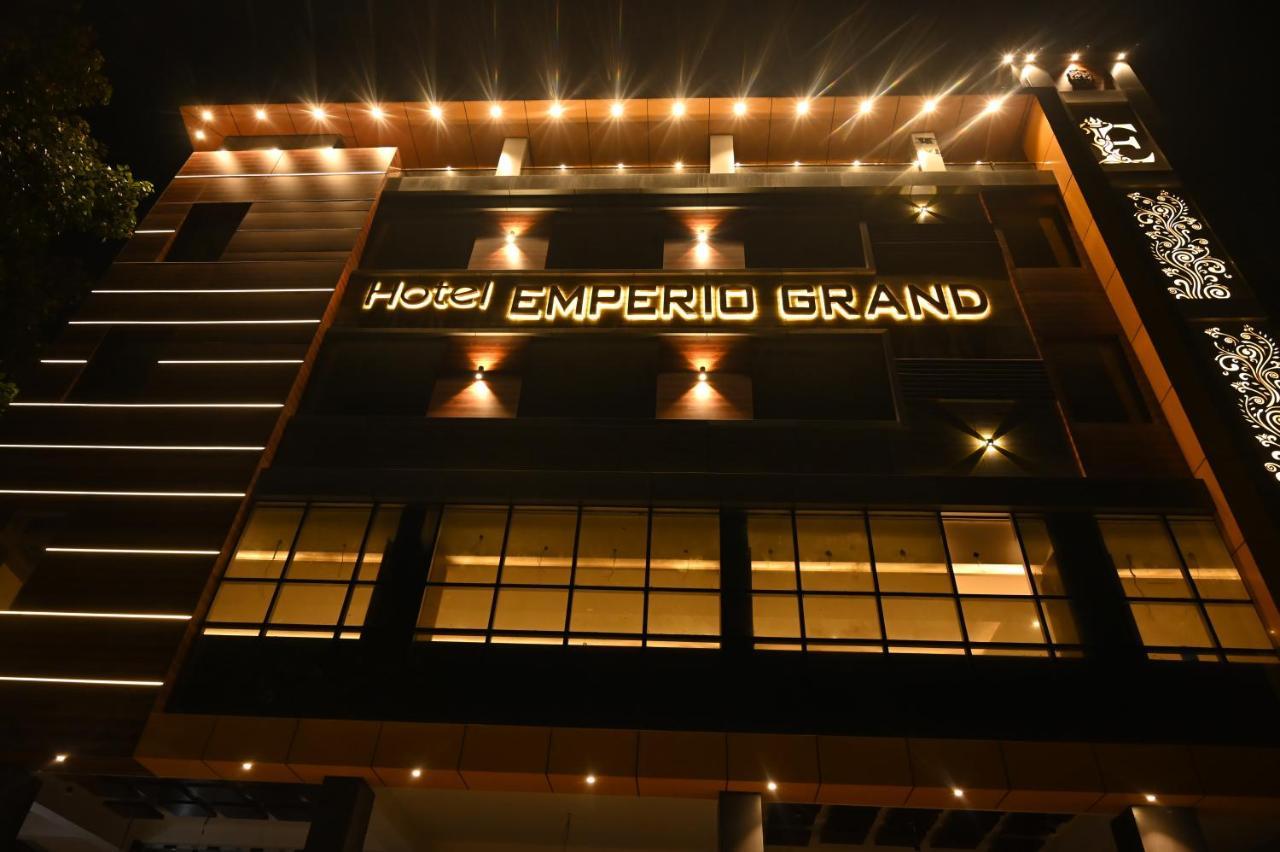 Hotel Emperio Grand Lakhnau Kültér fotó