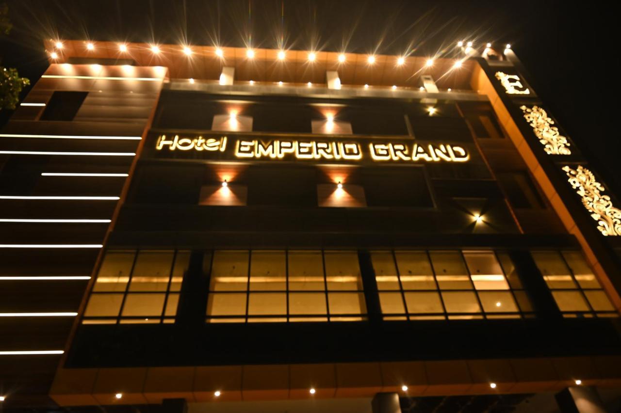 Hotel Emperio Grand Lakhnau Kültér fotó
